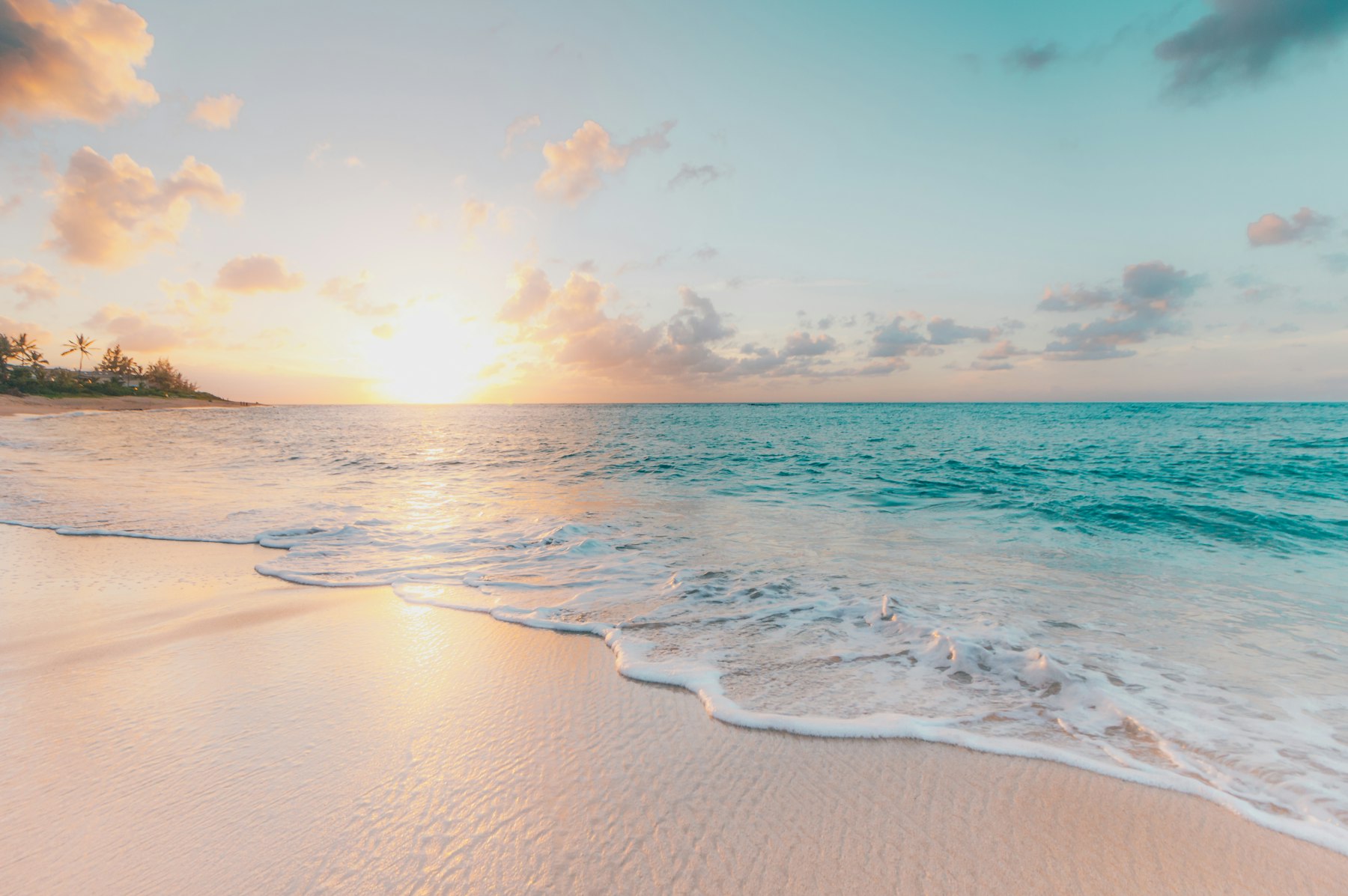 Praia de águas turquesa